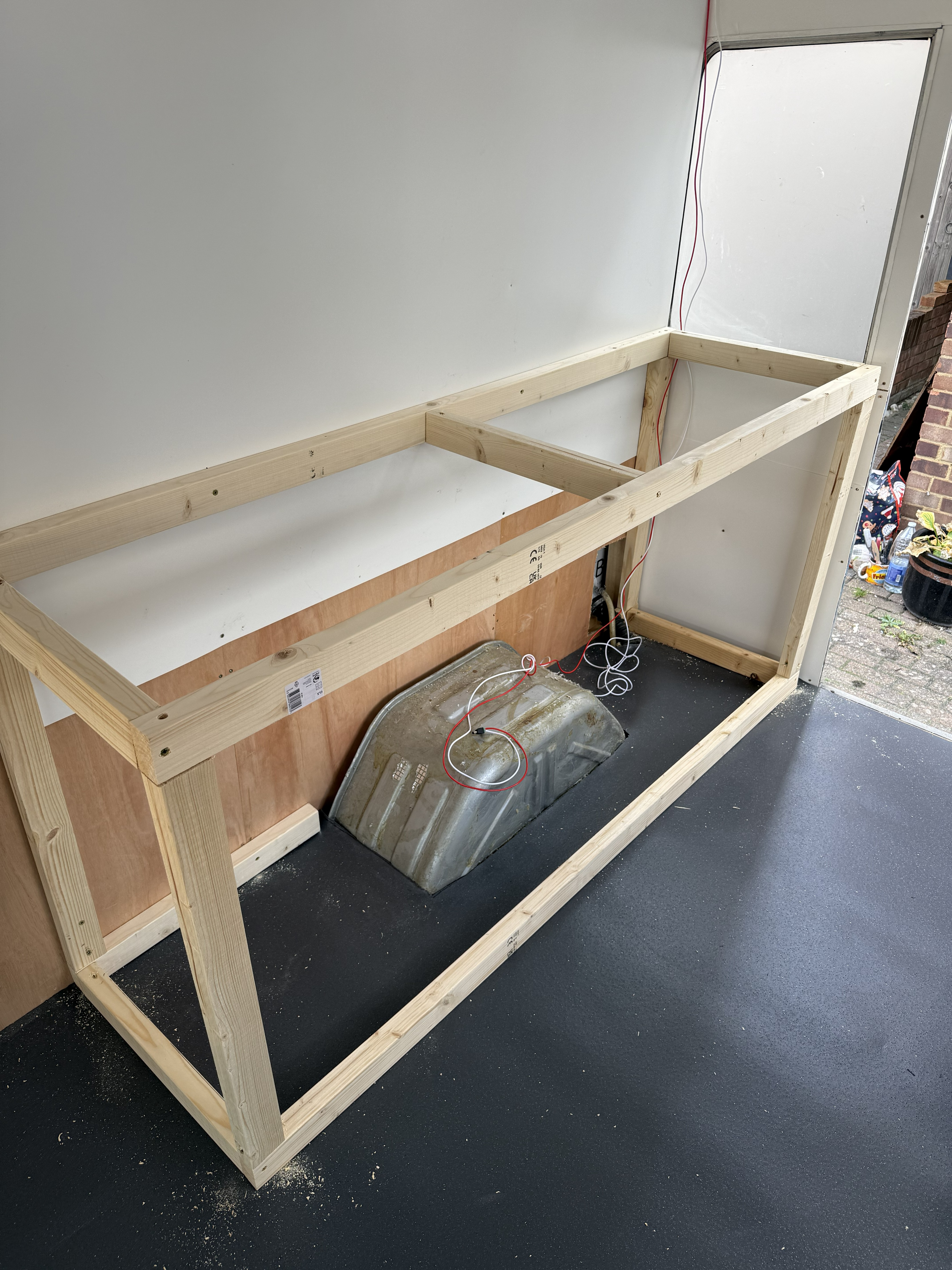 Worktop frame inside Betty